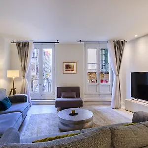 https://vistas-directas-al-encierro-tuapartamento.sansebastianhotels.net